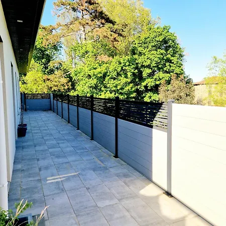 La Leon Pisicne Privee Et Patio Interieur Laveyron